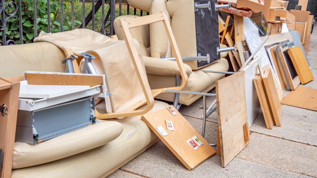 Entrümpelungsservice Düsseldorf - Rhein-Räumung - Entrümpelung - Entrümpelungsservice - Haushaltsauflösung - Betriebsauflösung - Transporte - Entsorgungen - Umzüge - Düsseldorf