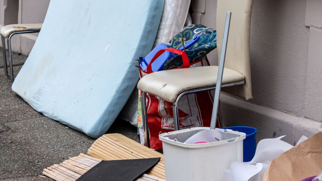 Kosten der Entrümpelung in Düsseldorf - Rhein-Räumung - Entrümpelung - Entrümpelungsservice - Haushaltsauflösung - Betriebsauflösung - Transporte - Entsorgungen - Umzüge - Düsseldorf