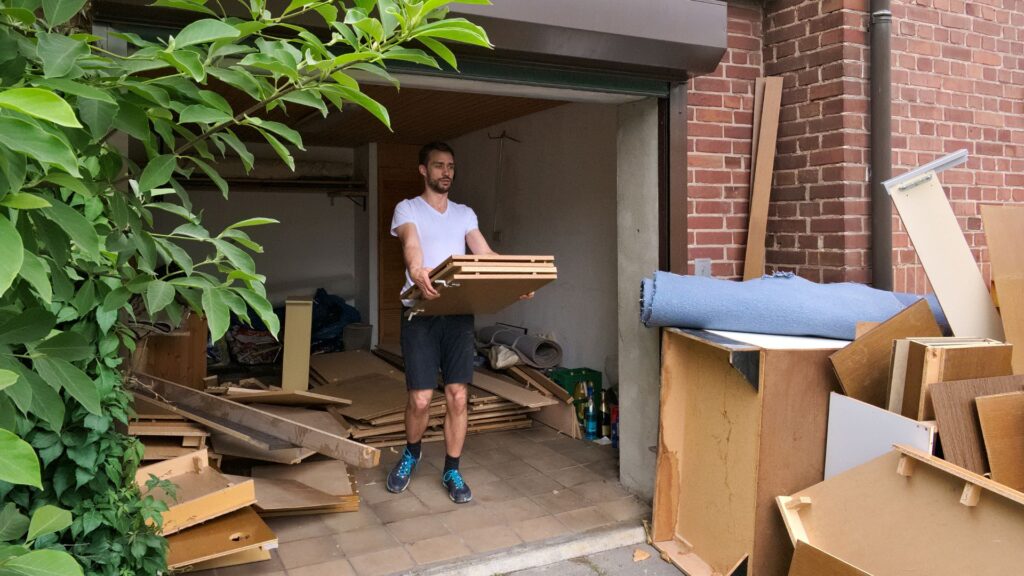 Kosten der Entrümpelung in Düsseldorf - Rhein-Räumung - Entrümpelung - Entrümpelungsservice - Haushaltsauflösung - Betriebsauflösung - Transporte - Entsorgungen - Umzüge - Düsseldorf