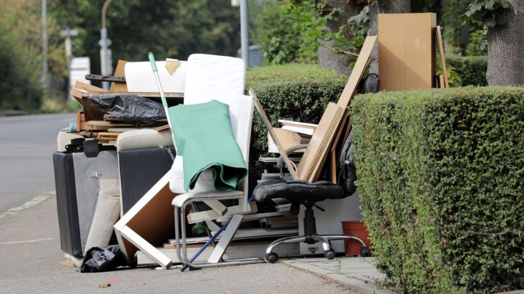 Kosten der Entrümpelung in Düsseldorf - Rhein-Räumung - Entrümpelung - Entrümpelungsservice - Haushaltsauflösung - Betriebsauflösung - Transporte - Entsorgungen - Umzüge - Düsseldorf